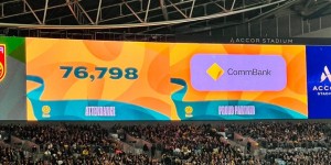 【龙八国际】完美氛围！中国女足在悉尼客场对阵澳大利亚，近8万球迷现场观赛