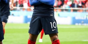 【龙八国际】凯恩画的姆巴佩?