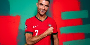 【龙八国际】开启第6届欧洲杯征程！欧洲杯官方晒C罗定妆照：Cristiano?