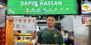 【龙八国际】直接打钱！网友找到新加坡门将开的椰浆饭店铺，给二维码远程付款