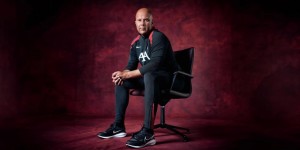 【龙八国际】新的开始！斯洛特首次身着利物浦制服，在训练中心亮相