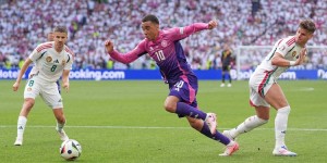 【龙八国际】21岁114天，穆西亚拉是欧洲杯前两次首发均进球第二年轻的球员