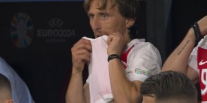 【龙八国际】终究是没守住……意大利最后一攻前莫德里奇焦急站起来直咬球衣