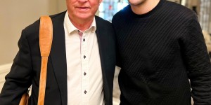 【龙八国际】卡卡晒合影感谢“弗格森先生”?评论区纷纷纠正应该称“爵士”