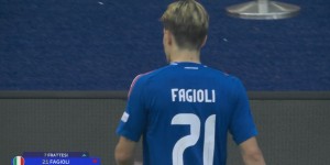 【龙八国际】首发3中场全下了！意大利最后一次换人：法乔利↓弗拉泰西↑