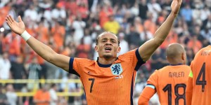 【龙八国际】记者：哈维-西蒙斯明确倾向于加盟拜仁，而不是莱比锡