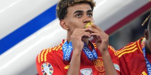 【龙八国际】阿斯报：17岁亚马尔获体育王牌奖，梅西在他这个年龄还没踢过正赛