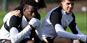 【龙八国际】杰克逊发视频——恩佐与黑人小孩友爱互动+杰克逊自己与恩佐合照