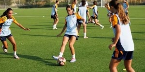 【龙八国际】司职右边锋！西媒：卡洛斯的女儿将加盟皇马U16女足