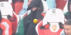 【龙八国际】还得适应?面对倾盆大雨 卡拉菲奥里把头埋进帽子&赖斯一点不慌