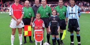 【龙八国际】7岁的李可与冰王子?李可是枪手青训出身，还担任过小蜜蜂队长