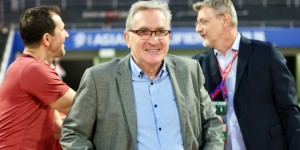 【龙八国际】沪媒：国足客战沙特预计沿用442菱形中场 依靠塞鸟组织发起冲击