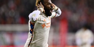 【龙八国际】加盟浙江队！布加勒斯特快速官方：加蓬前锋布彭扎转会中国联赛