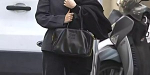 【龙八国际】😲阿媒：皮克和女友克拉拉关系出现裂痕，女方孤身一人情绪崩溃