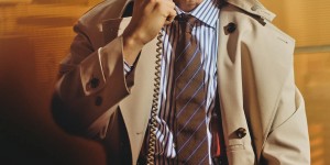 【龙八国际】帅是真的帅😍😍伊布登GQ杂志封面：Gucci衬衫、Armani风衣…