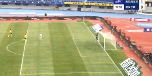 【龙八国际】考验李昊！三镇外援绍尔中场起脚直接吊门高出球门