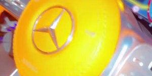 【龙八国际】和国足一个地儿👀小奥斯卡晒动态：开豪车行驶在迪拜街头