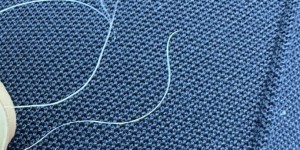 【龙八国际】服老了？国门颜骏凌社媒晒照：白头发就算了，怎么还分叉了