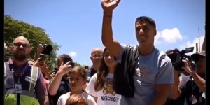 【龙八国际】苏亚雷斯告别格雷米奥：感谢所有人，让我度过美妙的一年