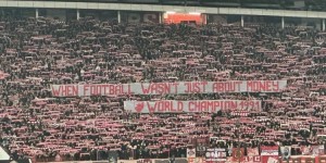 【龙八国际】红星战曼城时球迷拉横幅：当足球无关于金钱 红星是91年欧冠冠军