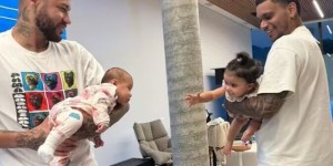 【龙八国际】内马尔社媒晒怀抱女儿照：我这个坏小子成为了宝贝的父亲