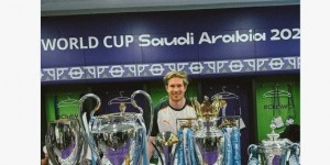 【龙八国际】德布劳内晒同今年5座冠军合照：目标清单完成，大家伙干得好✅