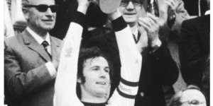 【龙八国际】利物浦官方悼念贝肯鲍尔：一位真正的足球偶像，安息吧