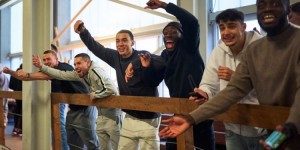 【龙八国际】慕尼黑最强司机？拜仁全队玩卡丁车进行团建，格雷茨卡获得头名