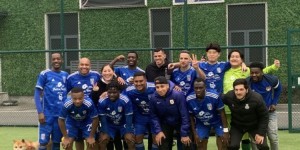 【龙八国际】不去露两脚？克雷桑、贾德松助兴野球比赛：为朋友加油的一天