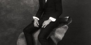 【龙八国际】上帝在人间当特工？伊布社媒晒帅气照：007