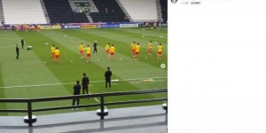 【龙八国际】国足新老主帅多哈相遇，伊万科维奇在U23亚洲杯现场合影米卢