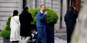 【龙八国际】太阳报：格雷泽与前曼联高层伍德沃德在伦敦豪华酒店会面