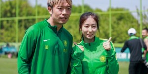 【龙八国际】国安首体院女足全队来到高鑫基地，集体观摩国安一线队训练课