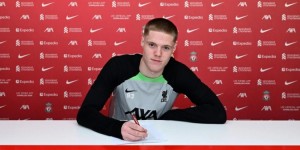【龙八国际】官方：17岁中后卫卡特-平宁顿与利物浦签订第一份职业合同