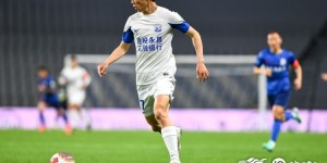 【龙八国际】战报丨朱可夫伤退 雄狮客场0-4不敌申花