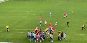 【龙八国际】媒体人谈中甲冲突：从没见过哪队教练和球员因对方鞠躬暴跳如雷