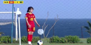 【龙八国际】美如画！中国U17女足与澳大利亚比赛在巴厘岛海景球场进行