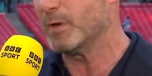 【龙八国际】提问滕帅遭球迷质疑，希勒：配赢说得不对还是踢得像屎说得不对？