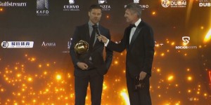 【龙八国际】官方：阿隆索当选环足奖欧洲最佳教练 赛季53场43胜9平1负夺2冠