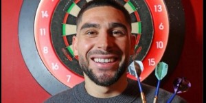 【龙八国际】真损啊！莫派晒照拿着飞镖，疑似嘲讽麦迪逊落选英格兰名单