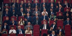 【龙八国际】关注巴萨球员表现？德科现身西班牙vs阿尔巴尼亚比赛看台