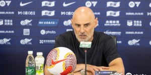 【龙八国际】穆斯卡特：12天里踢4轮客场是极大考验，王振澳大腿后侧不适