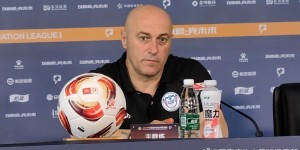 【龙八国际】主帅扬戈维奇：我不想谈论点球或者越位，某些事情需要一致