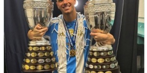 【龙八国际】热刺中场洛塞尔索手捧两冠庆祝：两届美洲杯冠军??