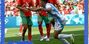 【龙八国际】阿根廷vs摩洛哥 梅迪纳106分钟破门VAR介入 比赛暂时中断等恢复