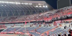 【龙八国际】无声的抗议，众多球迷提前离场以示对山东泰山俱乐部的不满