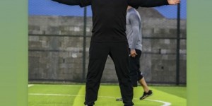 【龙八国际】?梦幻联动！UFC冠军“小鹰”踢野球模仿贝林“君临天下”庆祝