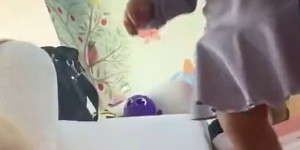 【龙八国际】太萌了?内马尔晒陪女儿玩耍视频：女儿帮内马尔戴帽，随后击掌