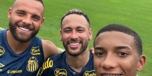 【龙八国际】喜笑颜开！桑托斯社媒晒内马尔开心训练照：首训结束了