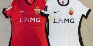 【龙八国际】记者晒海港亚冠新版球衣，与中超球衣相比去除中超冠军徽章